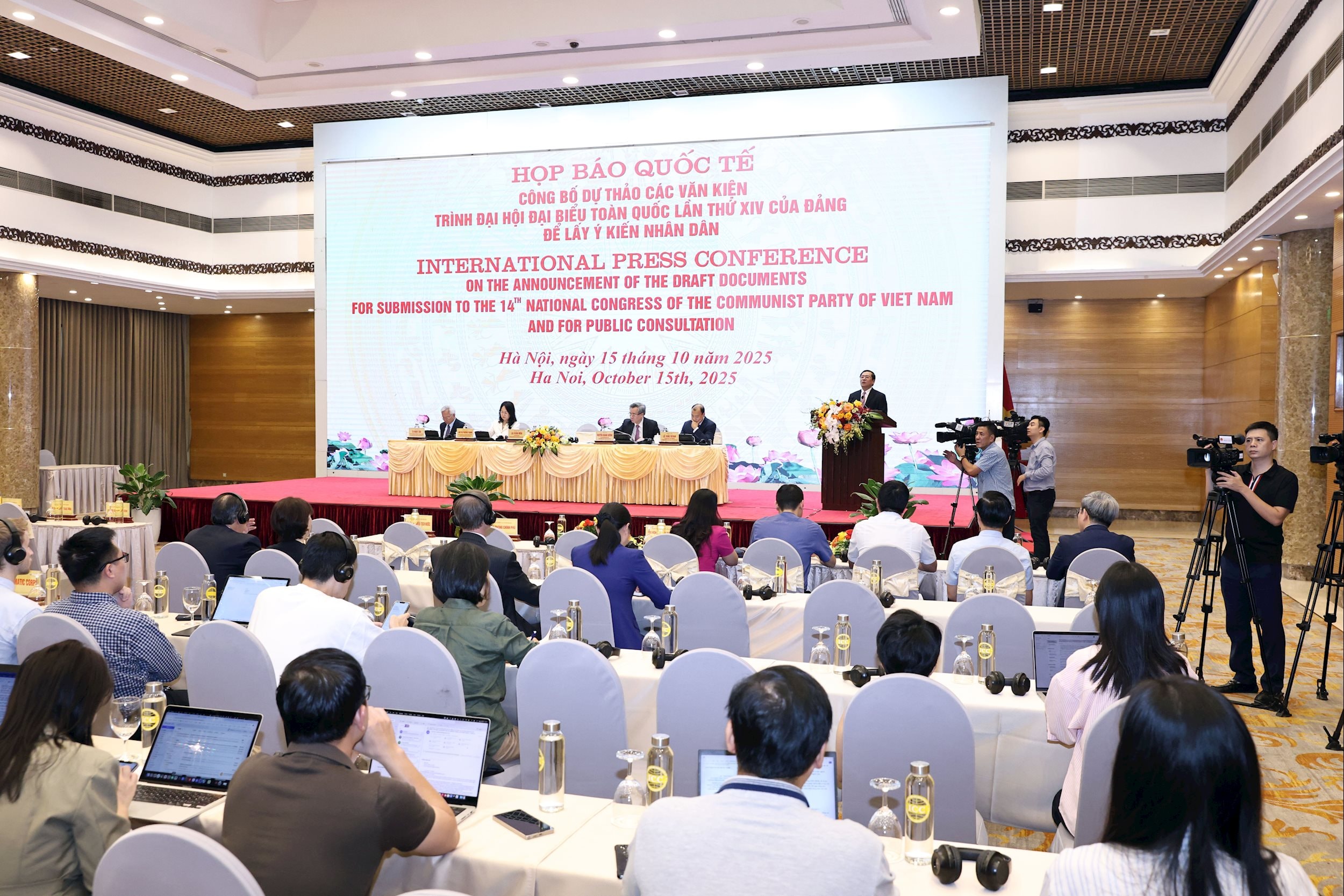 Quang cảnh họp báo