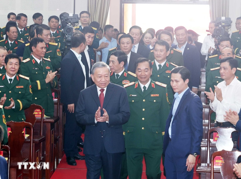Tổng Bí thư Tô Lâm dự Lễ kỷ niệm 80 năm Ngày truyền thống lực lượng vũ trang Quân khu 1. (Ảnh: Thống Nhất/TTXVN)