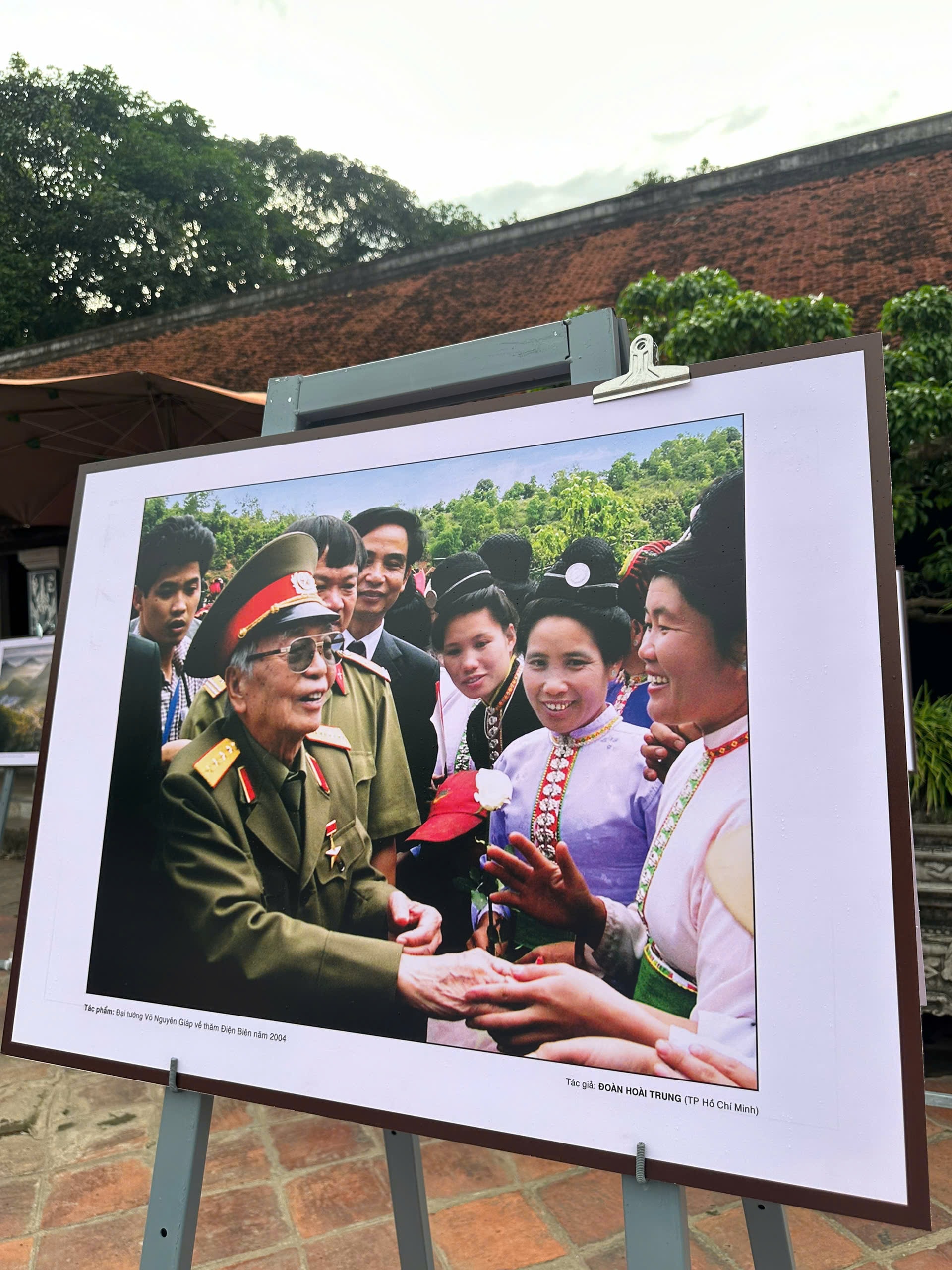 taĐại tướng Võ Nguyên Giáp về thăm Điện Biên năm 2004, Đoàn Hoài Trung (TP. Hồ Chí Minh)