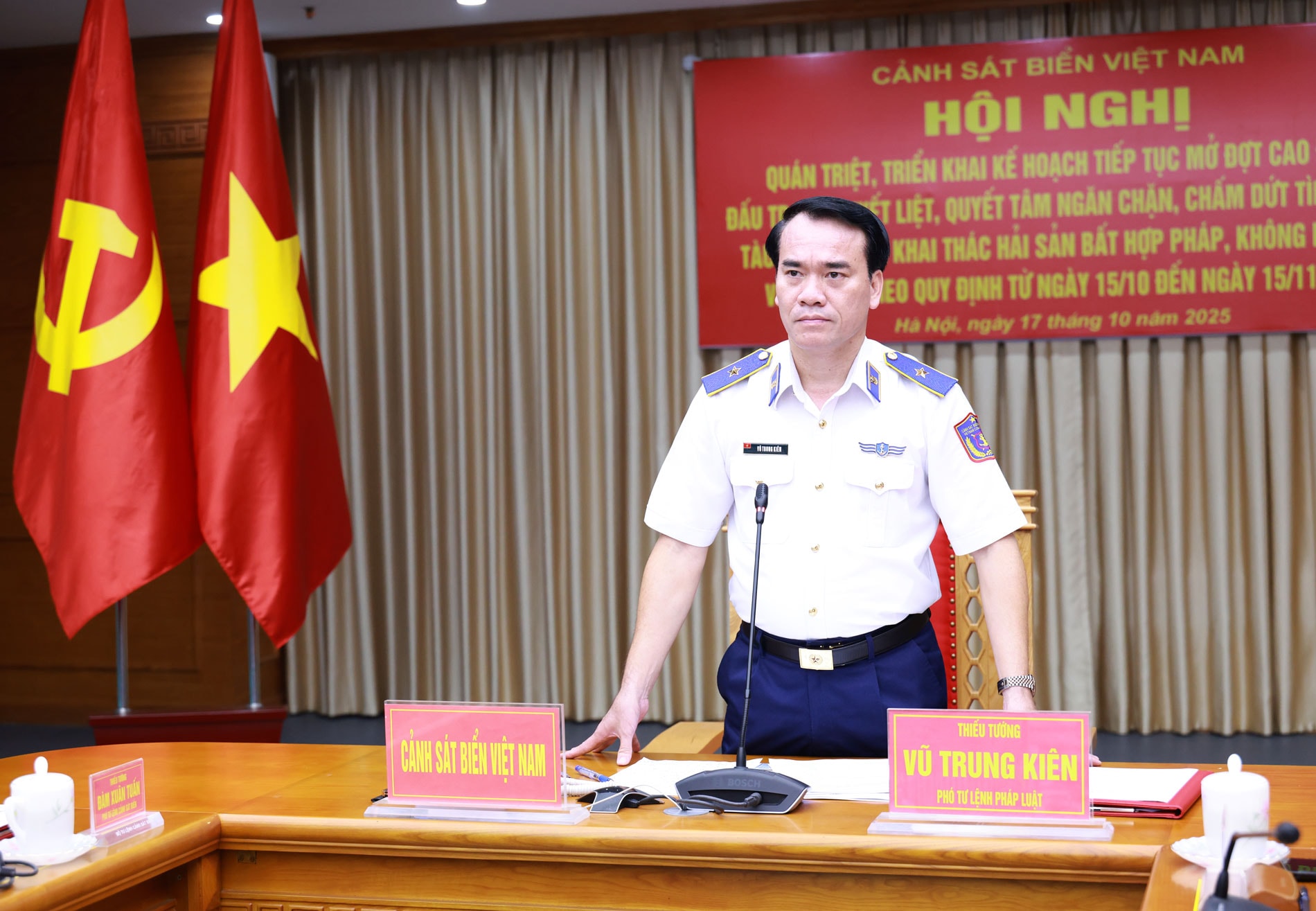 Thiếu tướng Vũ Trung Kiên – Phó Tư lệnh Pháp luật Cảnh sát biển Việt Nam kết luận Hội nghị.