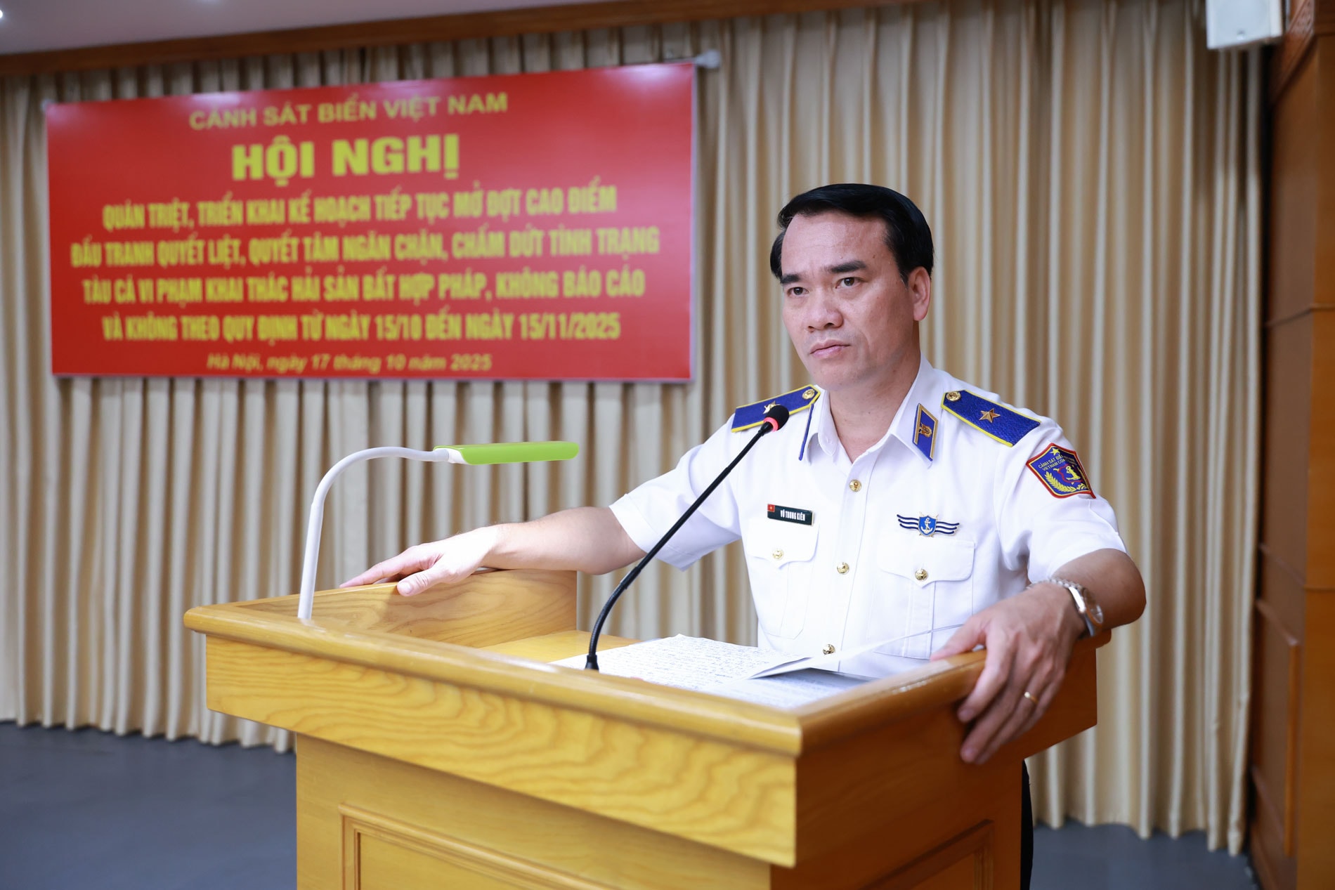 Thiếu tướng Vũ Trung Kiên – Phó Tư lệnh Pháp luật Cảnh sát biển Việt Nam kết luận Hội nghị.