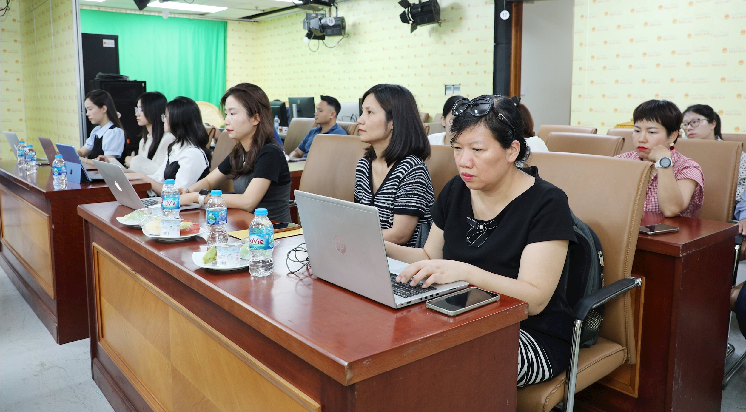 Các cơ quan thông tấn báo chí tham dự buổi toạ đàm