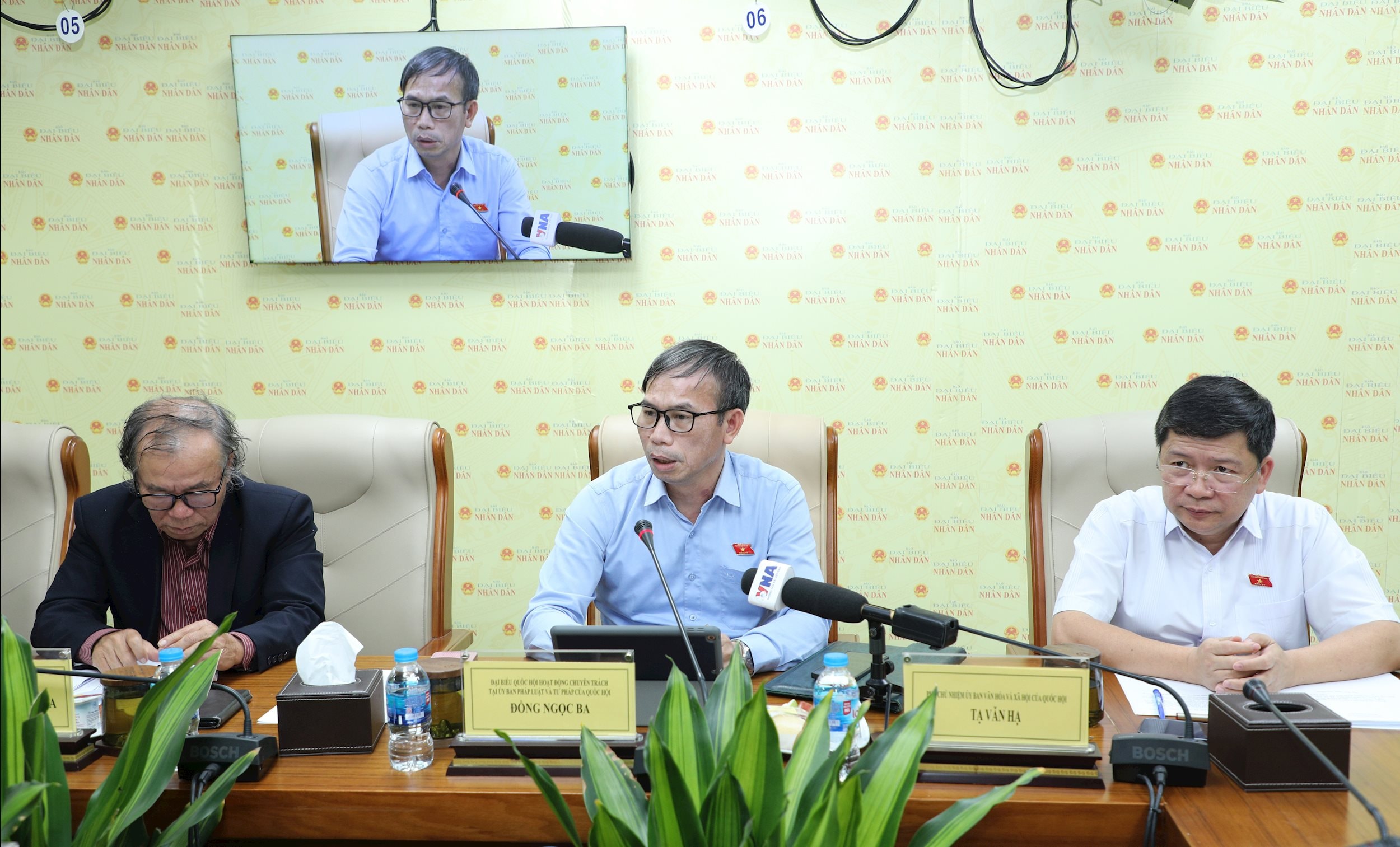 ĐBQH hoạt động chuyên trách tại Ủy ban Pháp luật và Tư pháp của Quốc hội Đồng Ngọc Ba phát biểu tại buổi toạ đàm (1)