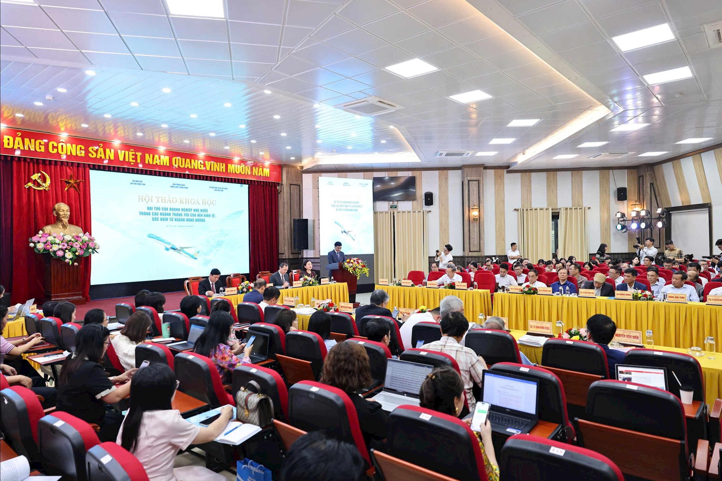 Hội thảo khoa học _Vai trò của doanh nghiệp nhà nước trong các ngành trọng yếu của nền kinh tế_ Góc nhìn từ ngành hàng không_