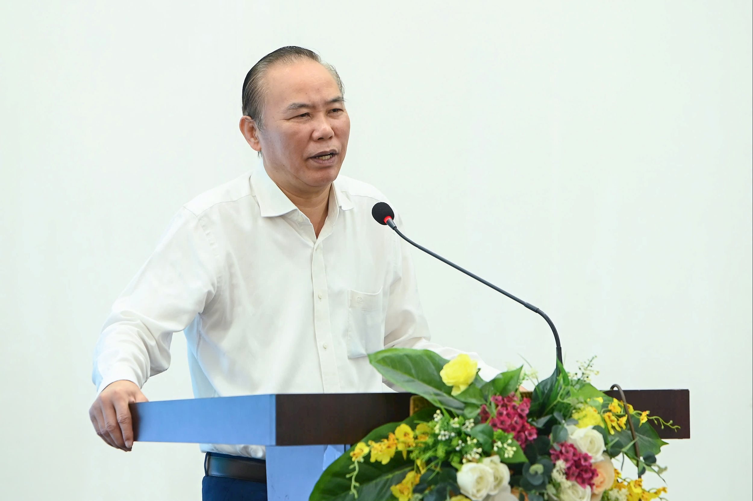 Thứ trưởng Bộ Nông nghiệp và Môi trường Phùng Đức Tiến phát biểu tại Diễn . Ảnh: Tùng Đinh