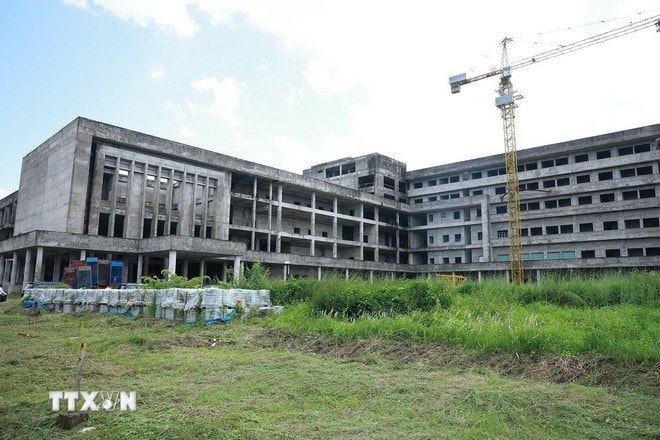 Dự án xây dựng Bệnh viện Ung bướu thành phố Cần Thơ. (Ảnh: Dương Giang/TTXVN) ttxvn-thu-tuong-kiem-tra-cong-tac-kham-chua-benh-cua-benh-vien-ung-buou-can-tho-10.jpg