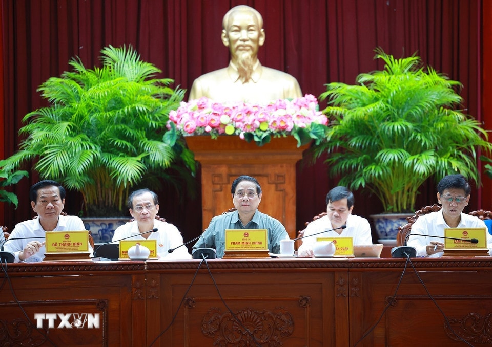 Thủ tướng Phạm Minh Chính và Đoàn đại biểu Quốc hội thành phố Cần Thơ tiếp xúc cử tri trước Kỳ họp thứ 10, Quốc hội khóa XV. (Ảnh: Dương Giang/TTXVN)