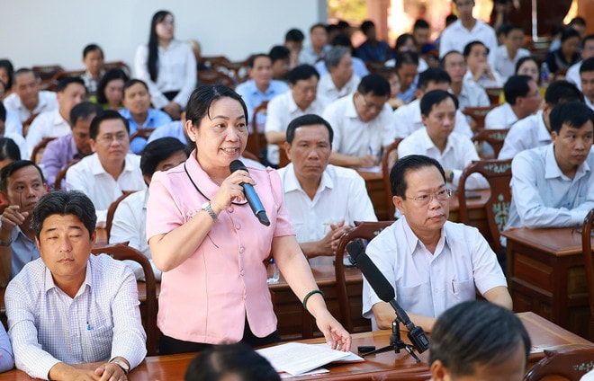 A voter soeaks at the meeting (Photo: VNA) pham-minh-chinh-2.jpg