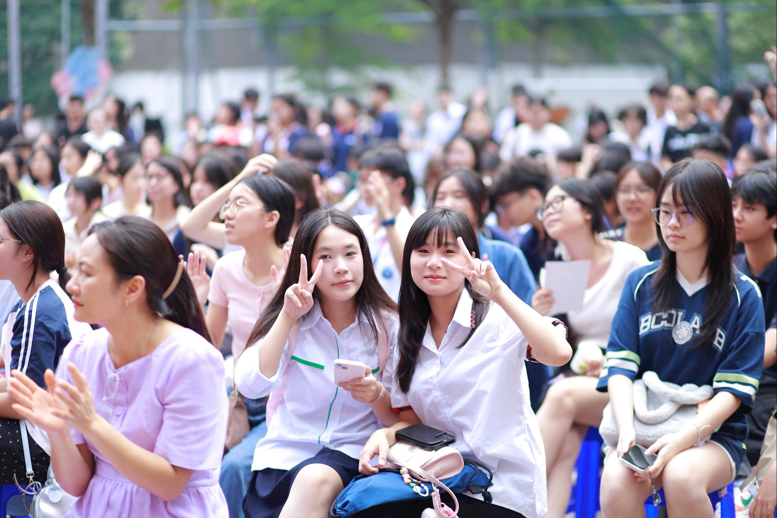 Sự kiện nhận được sự quan tâm đặc biệt là học sinh lớp 9 đến tìm hiểu thông tin, định hướng mục tiêu và nhận lời khuyên ôn tập cho kỳ thi chuyển cấp