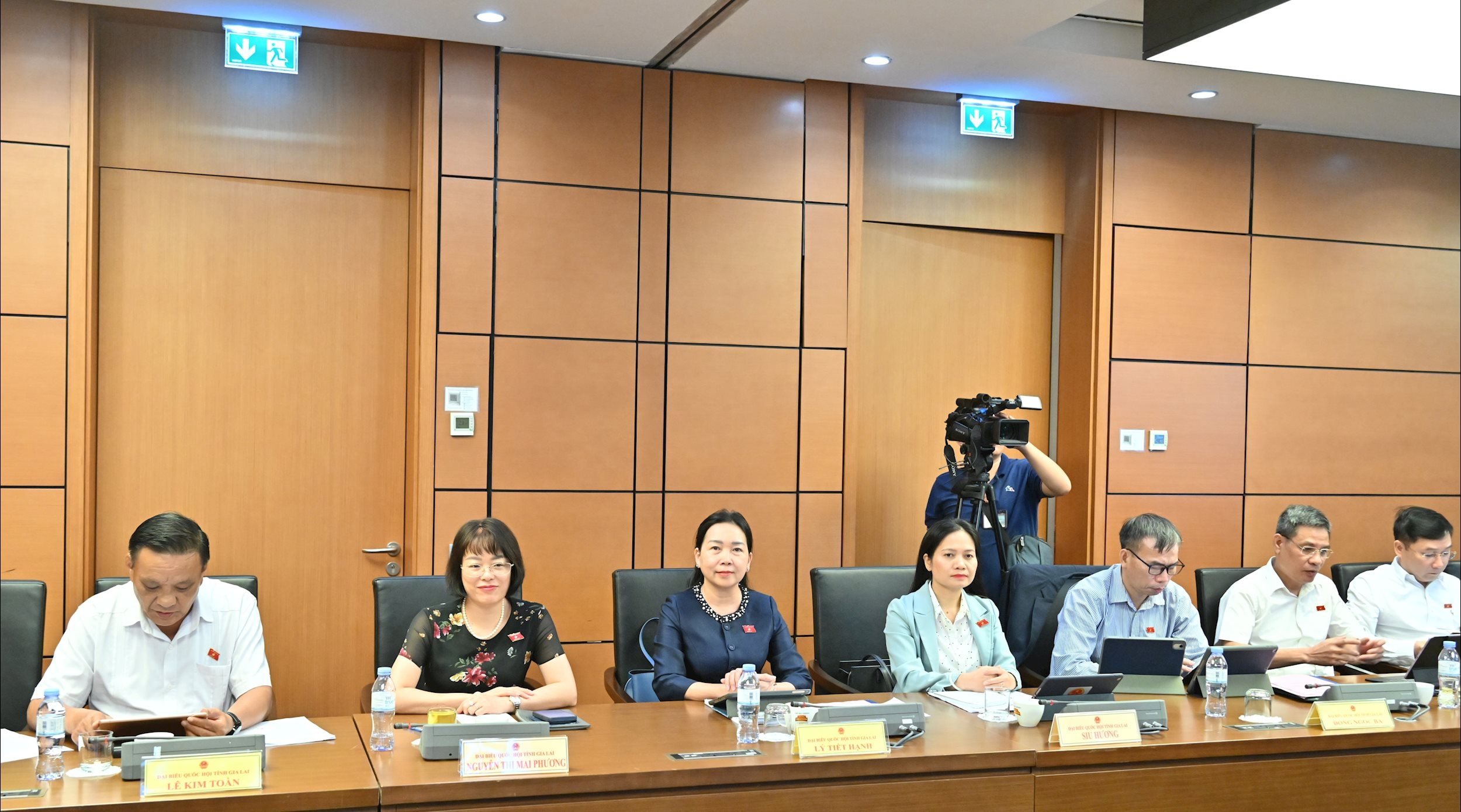 Các đại biểu tại phiên thảo luận tổ 5VQK_0382