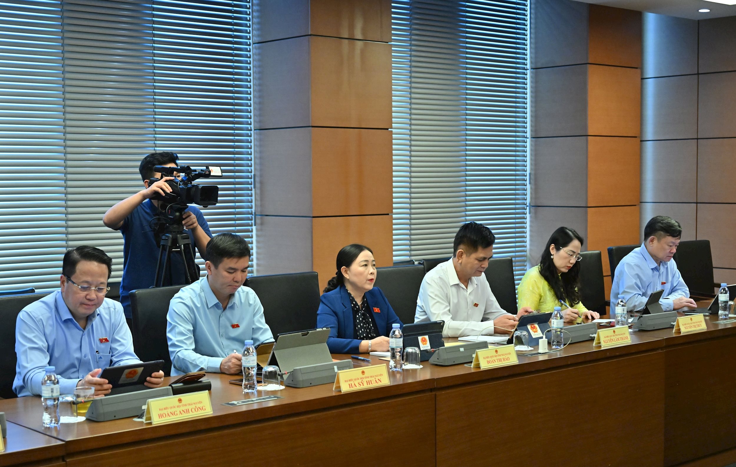 Các đại biểu tại phiên thảo luận tổ 5VQK_0541