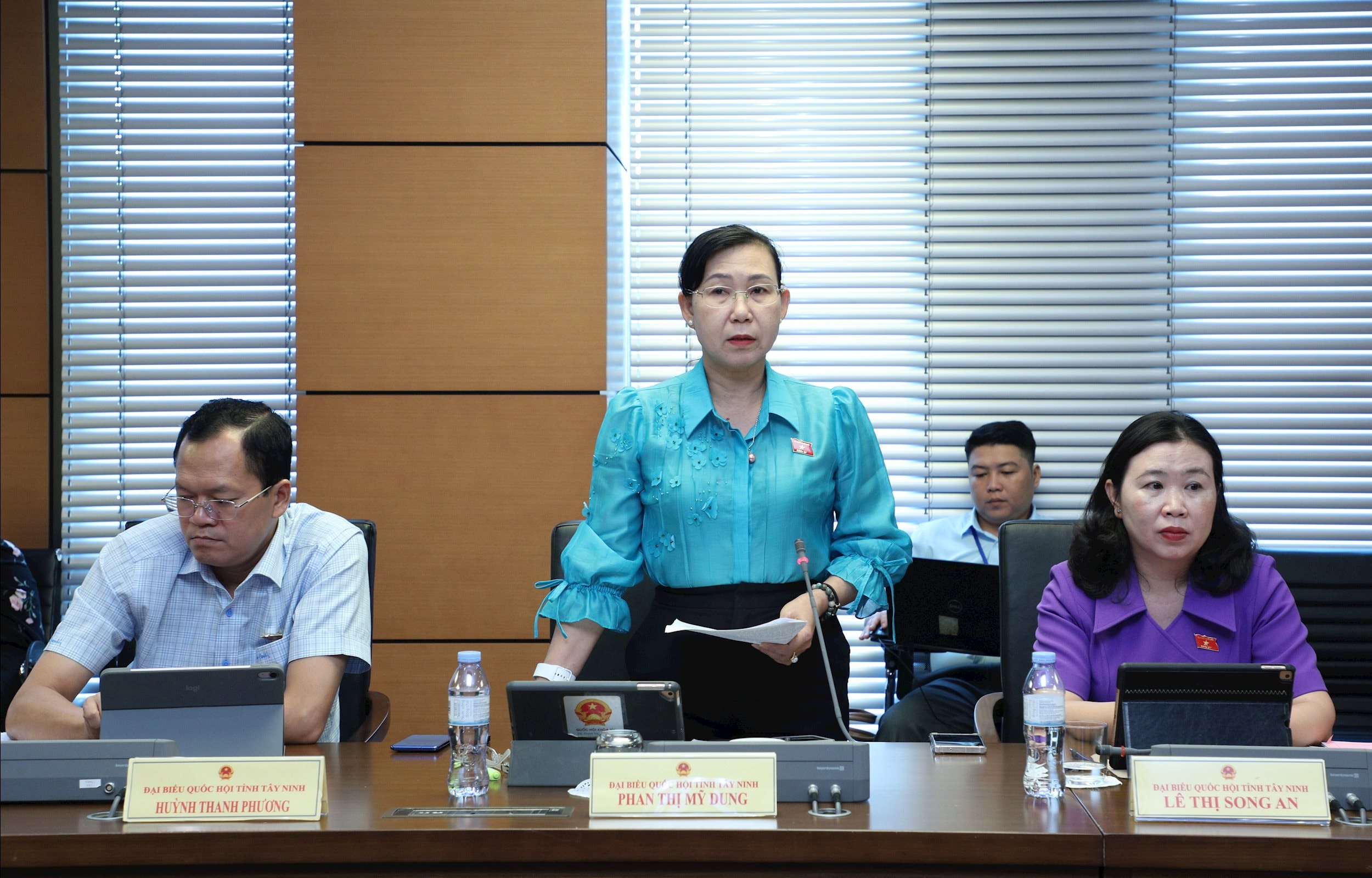 Đại biểu Quốc hội tỉnh Tây Ninh Phan Thị Mỹ Dung phát biểu tại tổ