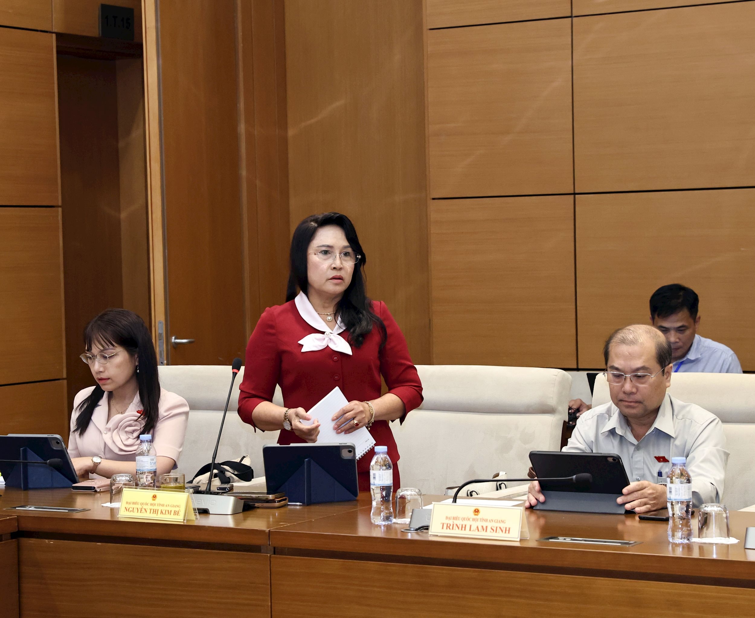 ĐBQH Nguyễn Thị Kim Bé (An Giang) phát biểu
