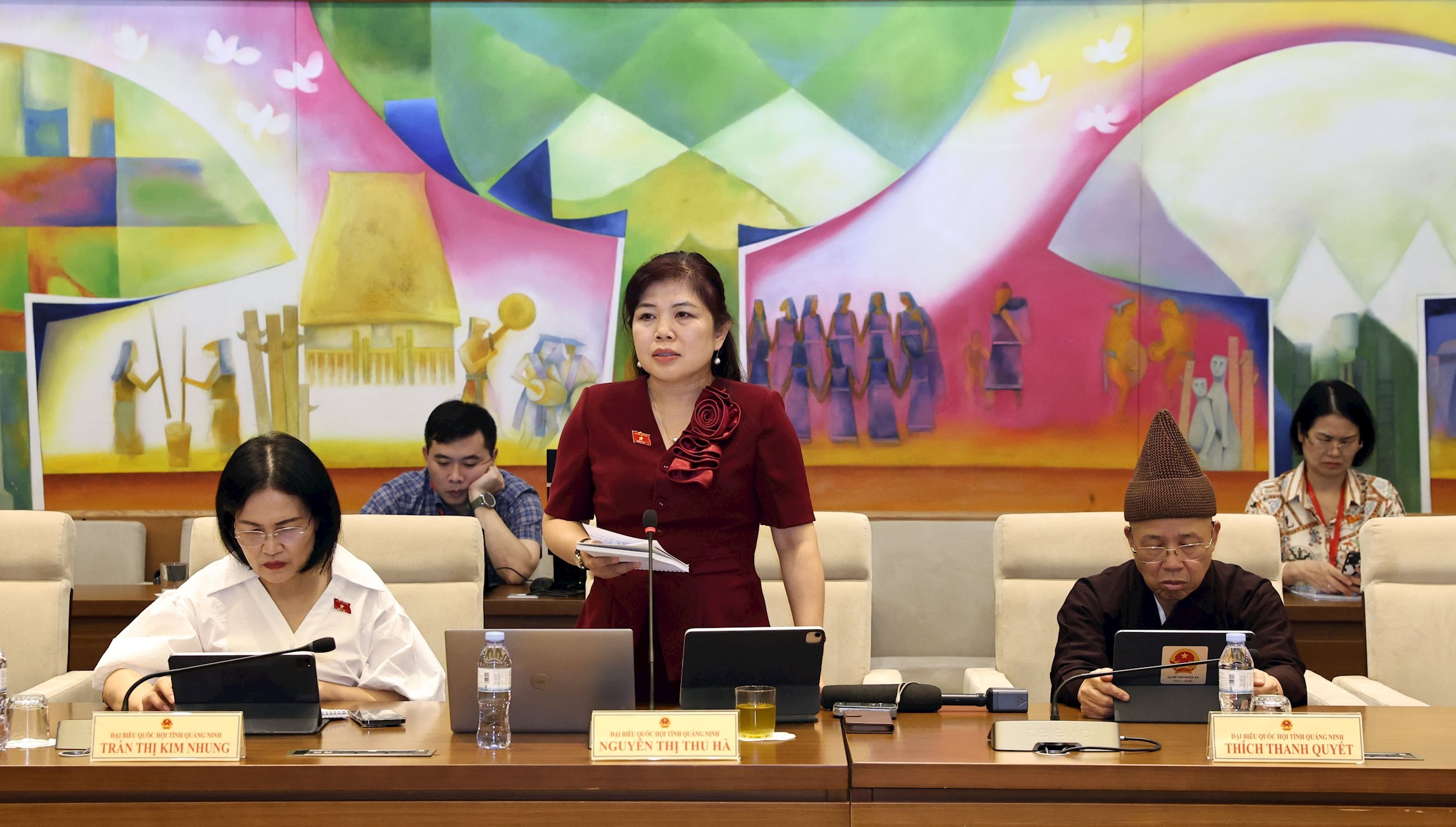 Delegasi Majelis Nasional Nguyen Thi Thu Ha (Quang Ninh)