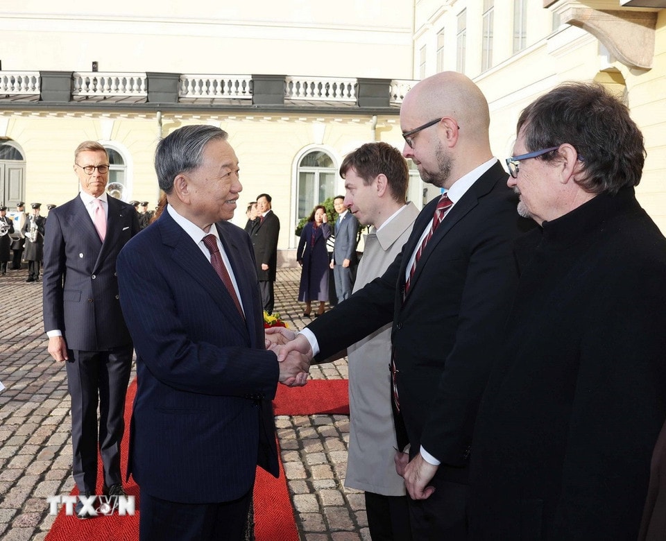 Tổng Bí thư Tô Lâm và các quan chức Phần Lan. (Ảnh: Thống Nhất/TTXVN)