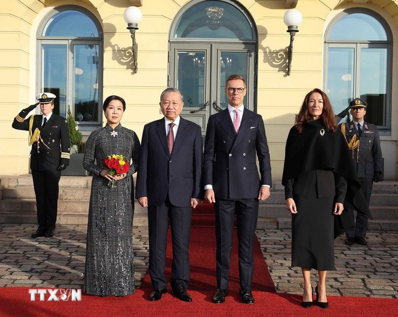 Tổng thống Cộng hòa Phần Lan Alexander Stubb và Phu nhân chủ trì Lễ đón chính thức Tổng Bí thư Tô Lâm và Phu nhân thăm chính thức Cộng hòa Phần Lan. (Ảnh: Thống Nhất/TTXVN)