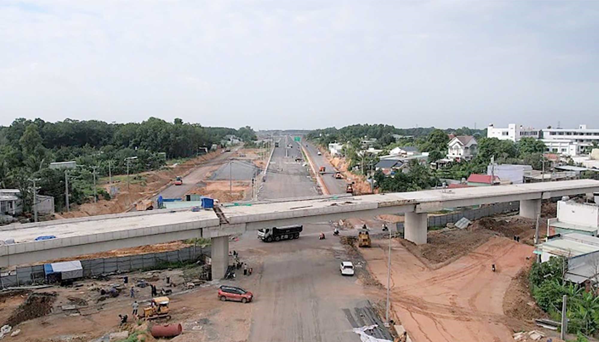Thi công Dự án thành phần 3, Dự án Đường Vành đai 3 - Thành phố Hồ Chí Minh, đoạn qua địa bàn tỉnh Đồng Nai. Ảnh Phạm Tùng
