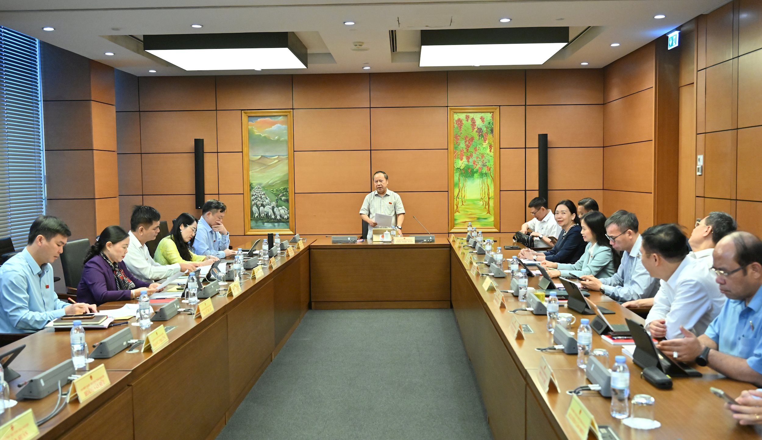 Toàn cảnh phiên họp tổ 5 (Gia Lai, Thái Nguyên)