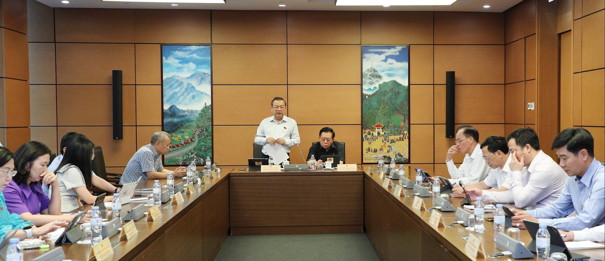 Toàn cảnh tổ 3 (tỉnh Tây Ninh và Thanh Hóa) tiến hành thảo luận tổ