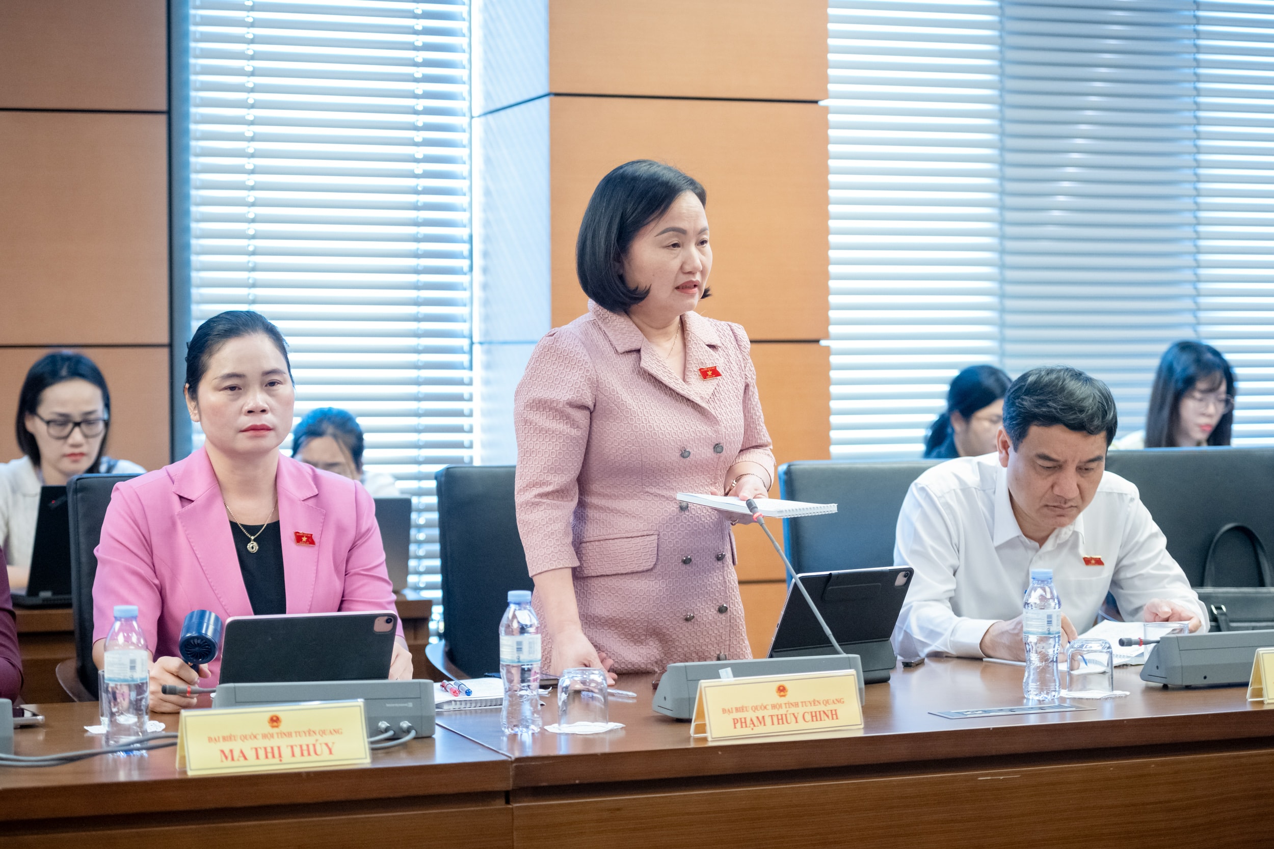 Ulusal Meclis Delegesi Pham Thuy Chinh - Tuyen Quang konuşuyor