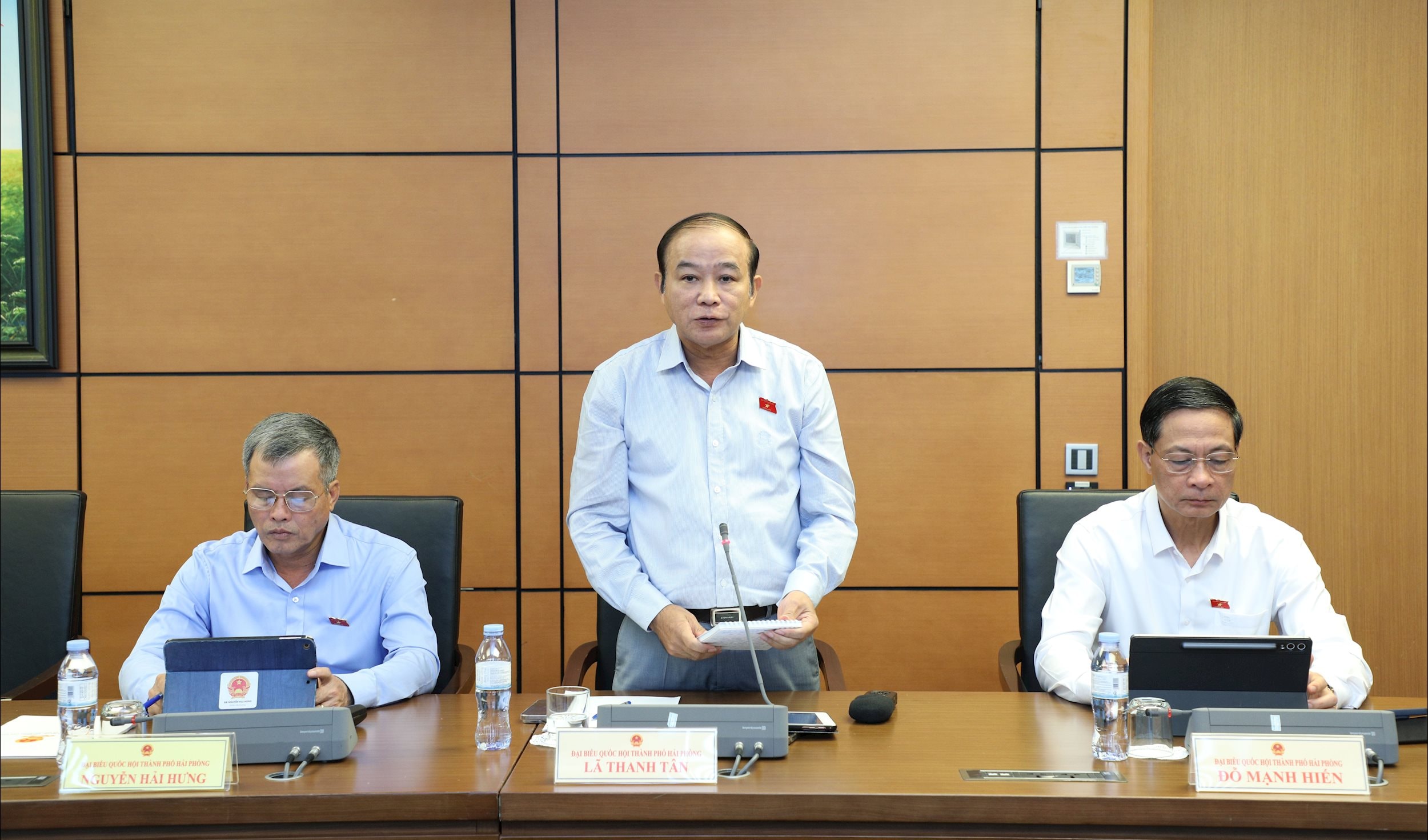 Đại biểu Lã Thanh Tân (TP. Hải Phòng phát biểu