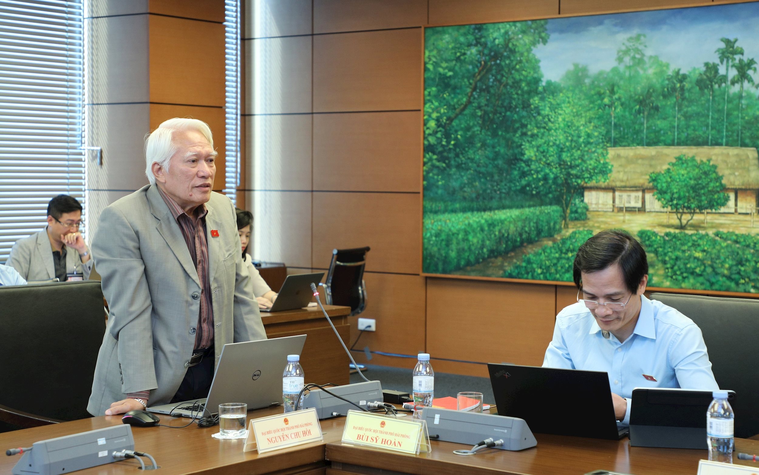 Đại biểu Nguyễn Chu Hồi (TP. Hải Phòng)thảo luận tại tổ
