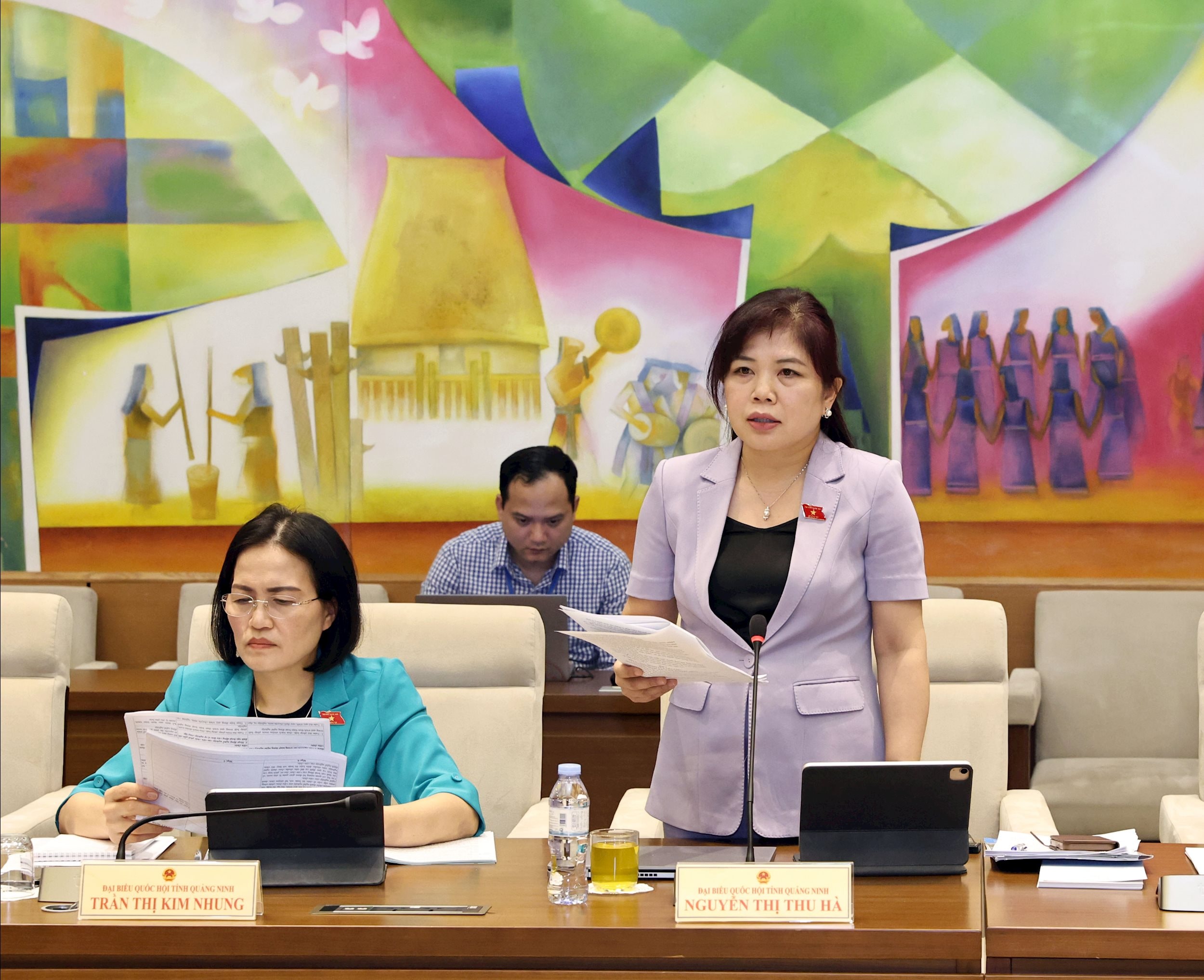 Die Abgeordnete der Nationalversammlung, Nguyen Thi Thu Ha (Quang Ninh), spricht
