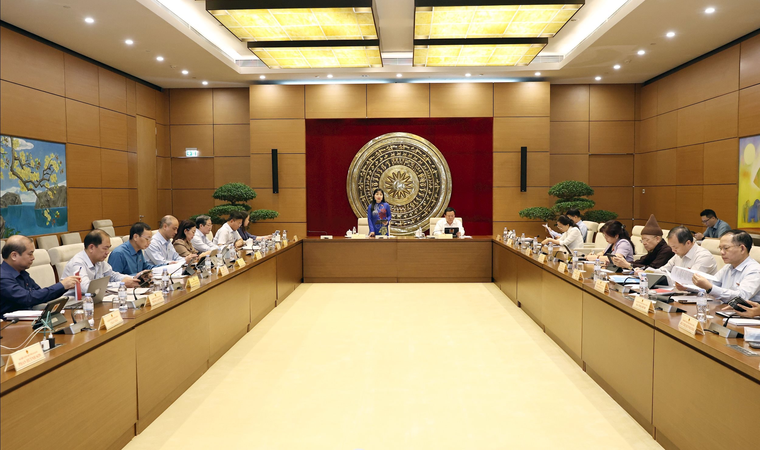 10月22日午後のグループ14の会議風景