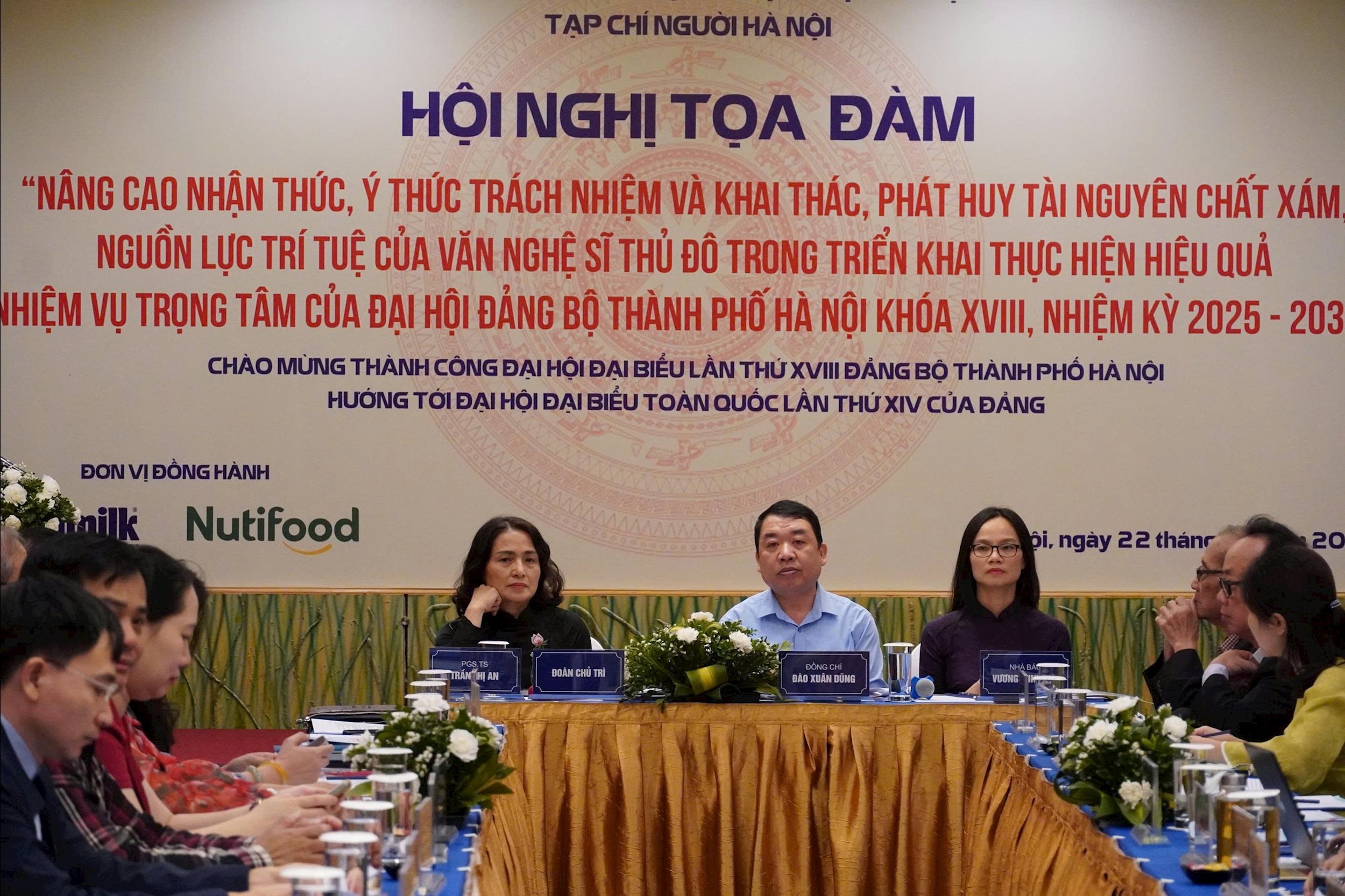 Hội nghị do Tạp chí Người Hà Nội tổ chức sáng 22/10 tại