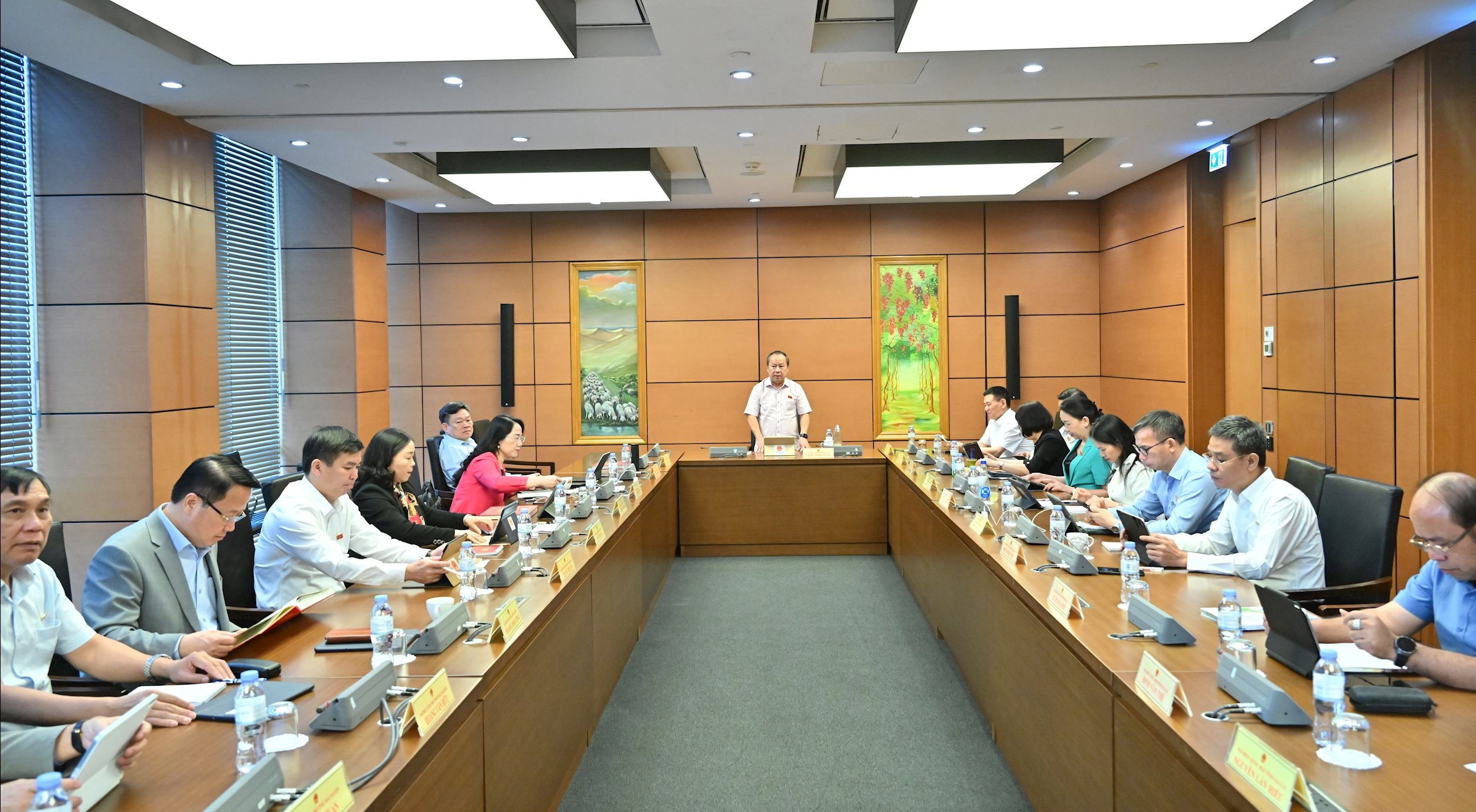 Toàn cảnh họp tổ 5