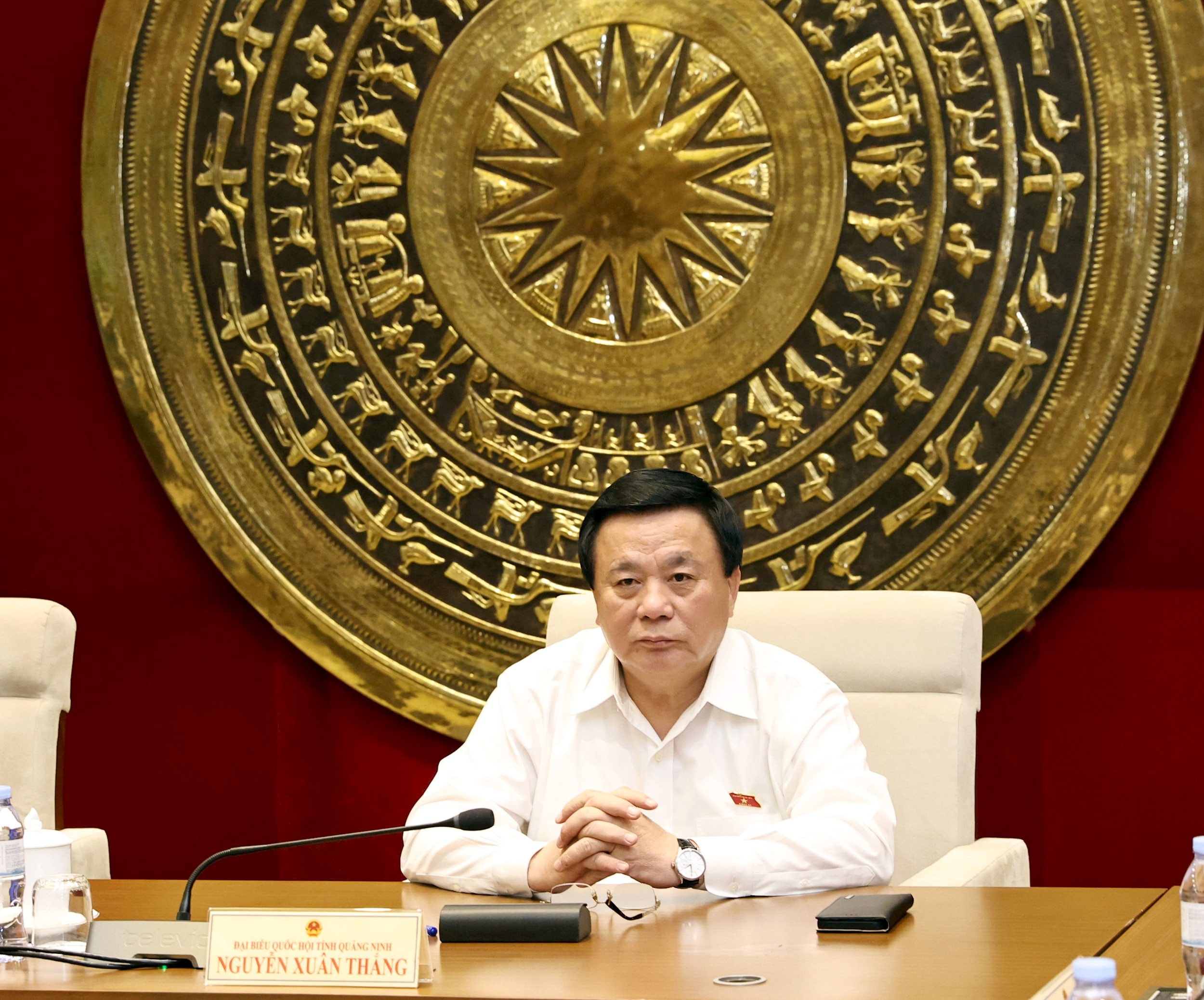 政治局員、中央理論評議会議長、ホーチミン国家政治学院院長のグエン・スアン・タン氏が第14グループの会議に出席した。