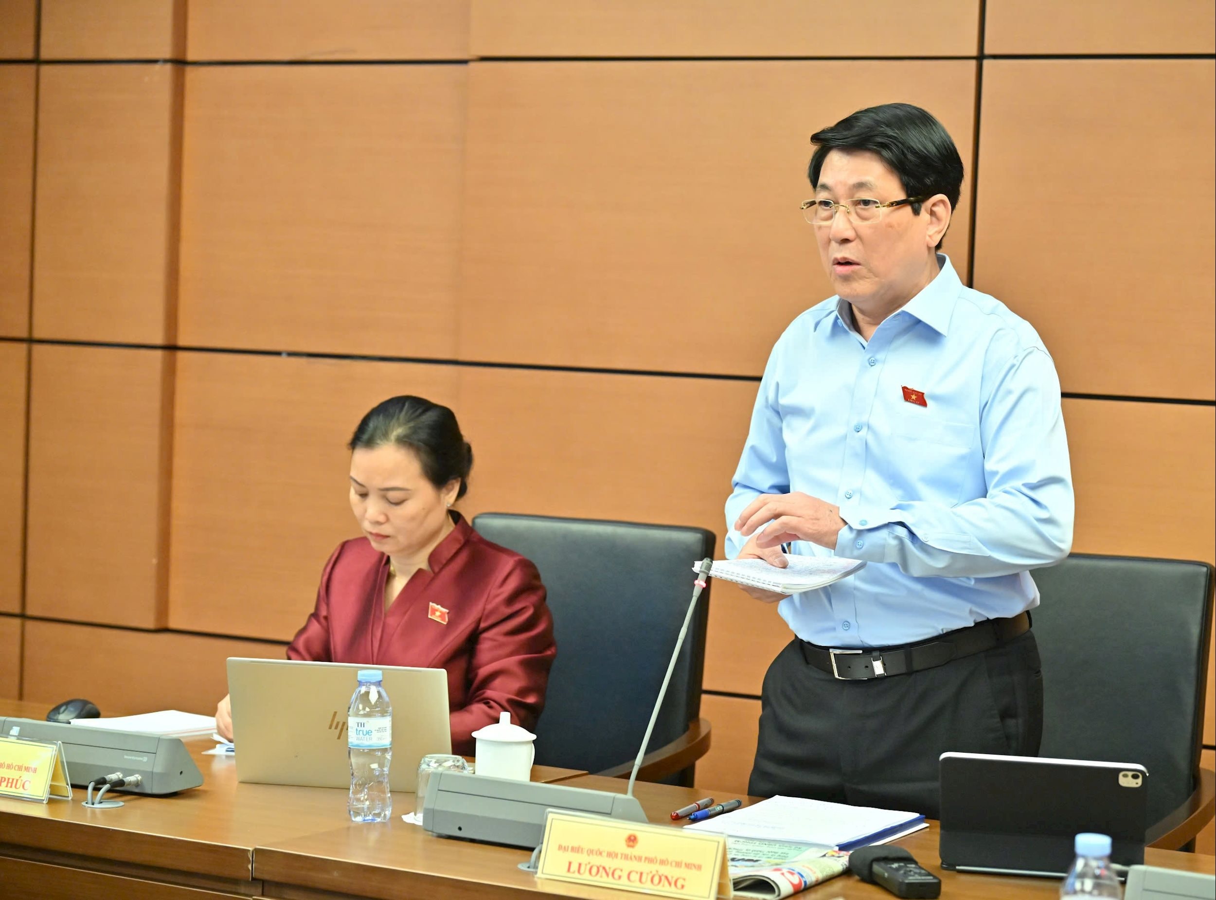 El miembro del Politburó y presidente Luong Cuong habla