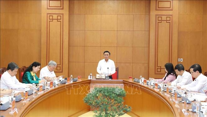 vna_potal_thuong_truc_ban_bi_thu_tran_cam_tu_chu_tri_hoc_ho_given_opinions_on_discussing_reporting_on_the_implementation_of_the_working_regulations_of_the_executive_board_of_the_stand_(1)