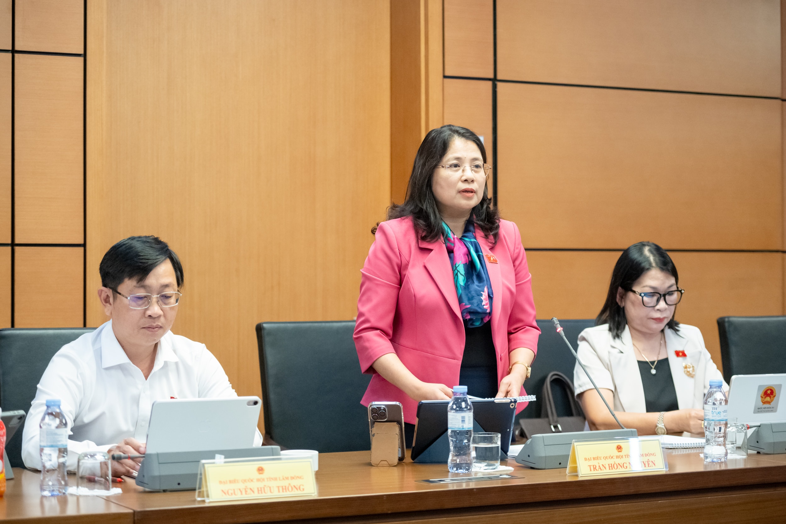 ĐBQH Trần Hồng Nguyên (TP. Đà Nẵng) phát biểu thảo luận tại tổ