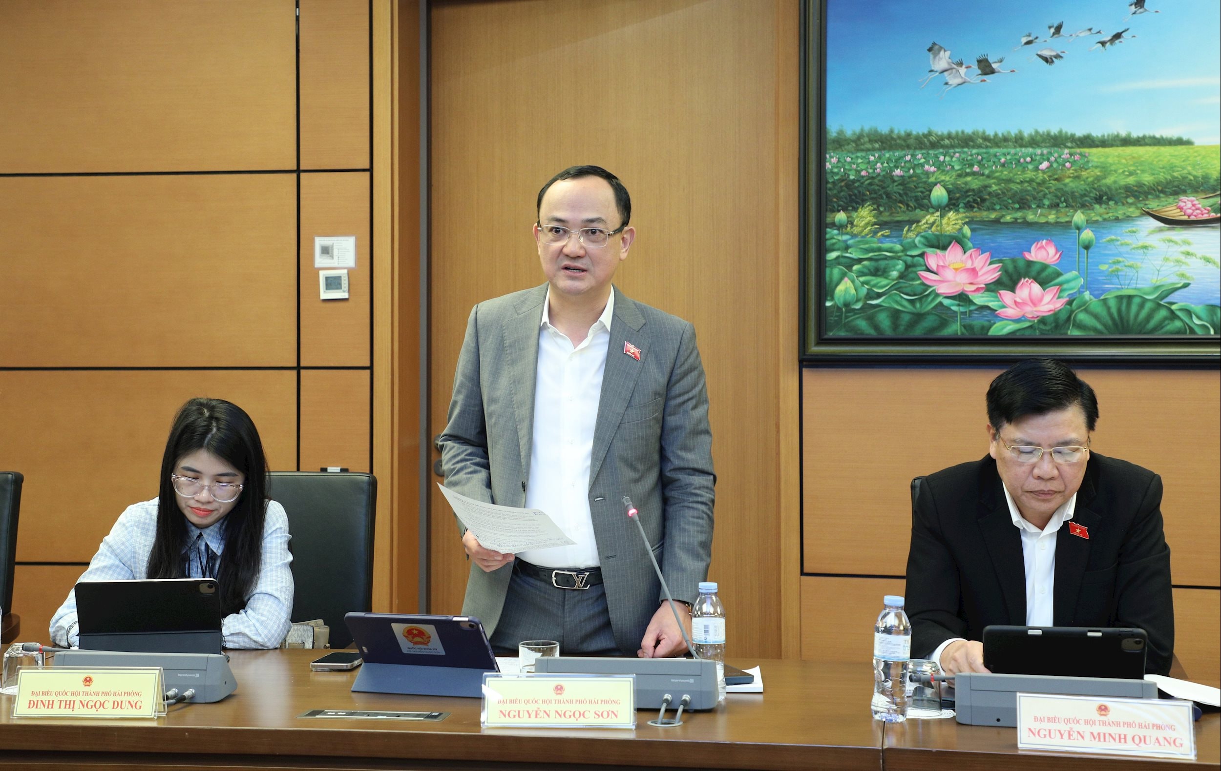 Delegatul Adunării Naționale, Nguyen Ngoc Son (Hai Phong), a vorbit în cadrul grupului de discuții.