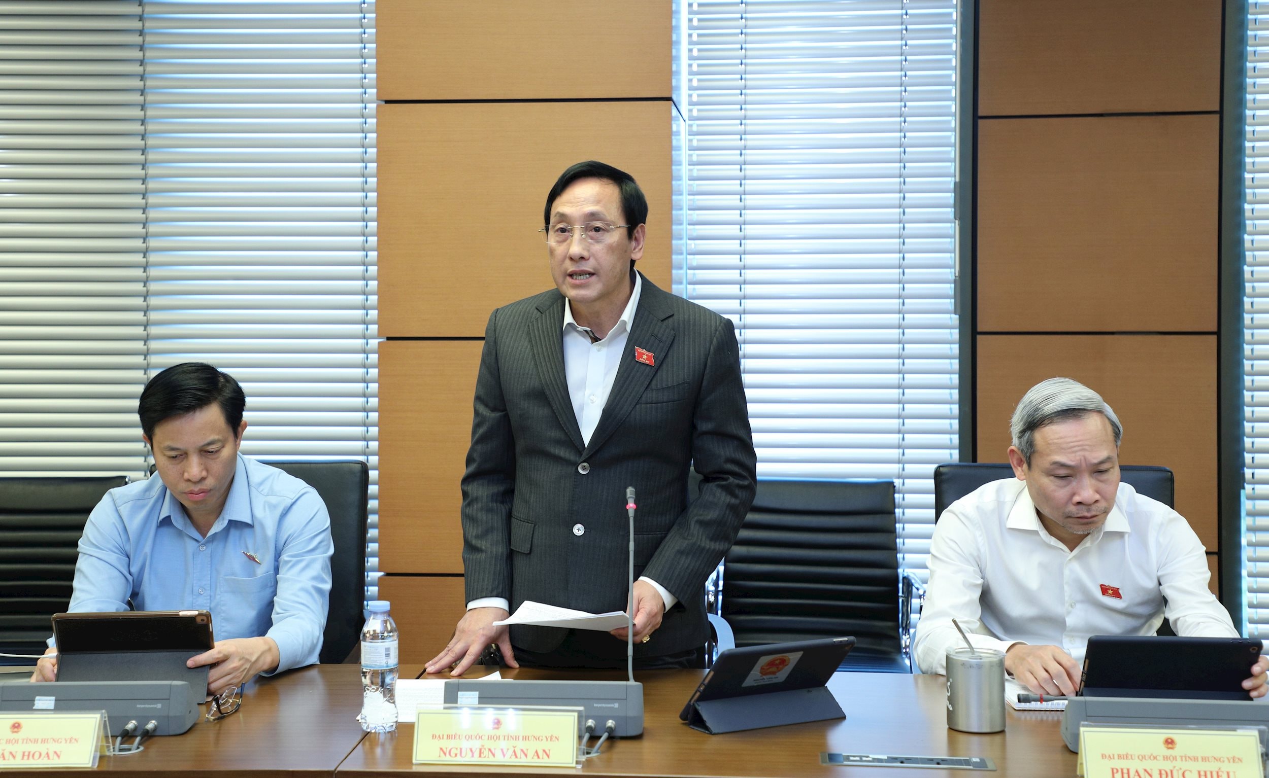 Delegatul Adunării Naționale, Nguyen Van An (Hung Yen), a luat cuvântul în cadrul grupului de discuții.