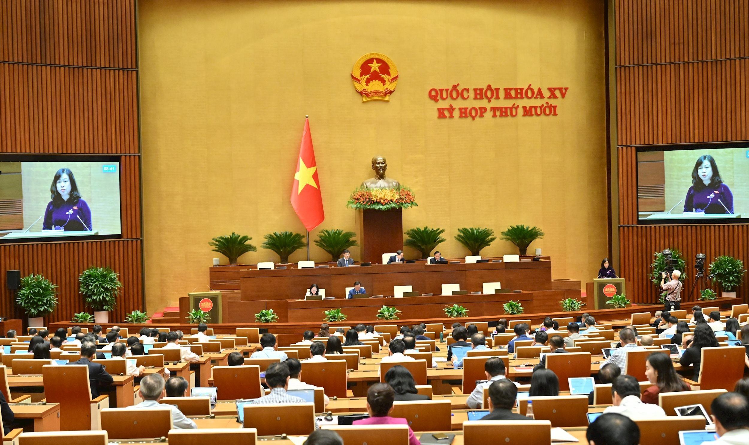 Bộ trưởng Bộ Y tế Đào Hồng Lan