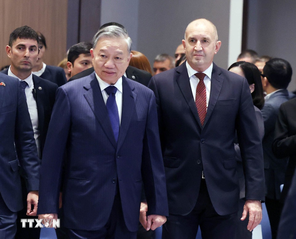 Tổng Bí thư Tô Lâm và Tổng thống Rumen Radev đến dự Diễn đàn Doanh nghiệp Việt Nam- Bulgaria. (Ảnh: Thống Nhất/TTXVN)