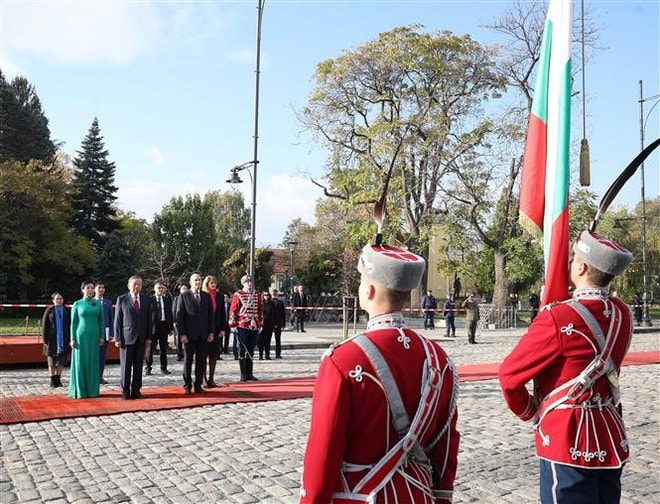 2-to-lam-bulgaria-vna.jpg