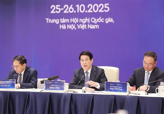 State President Luong Cuong (C) requests thorough preparations for UN Convention against Cybercrime signing ceremony (Photo: VNA) luong-cuong-2.jpg
