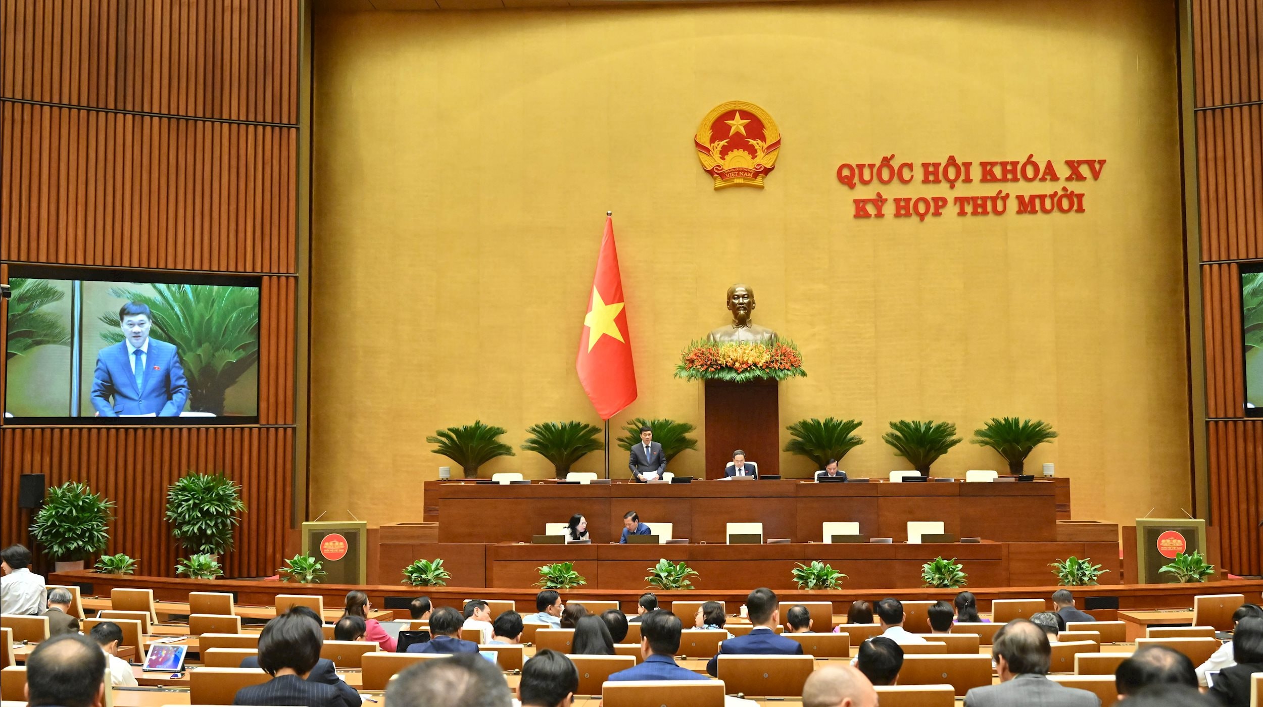 Phó Chủ tịch Quốc hội Vũ Hồng Thanh điều hành phiên họpVQK_1726