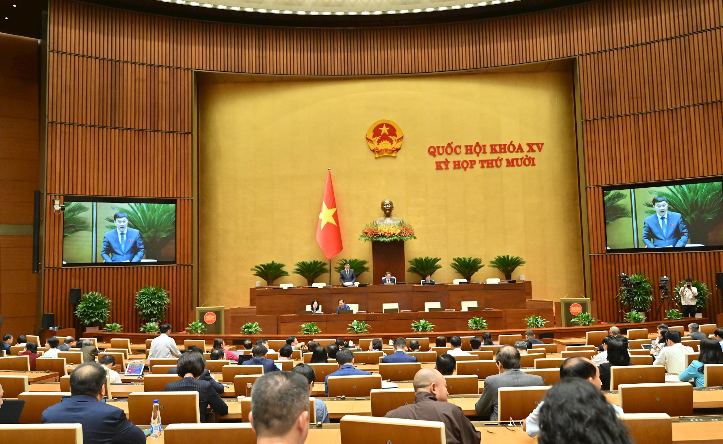 Phó Chủ tịch Quốc hội Vũ Hồng Thanh điều hành phiên họpVQK_1730