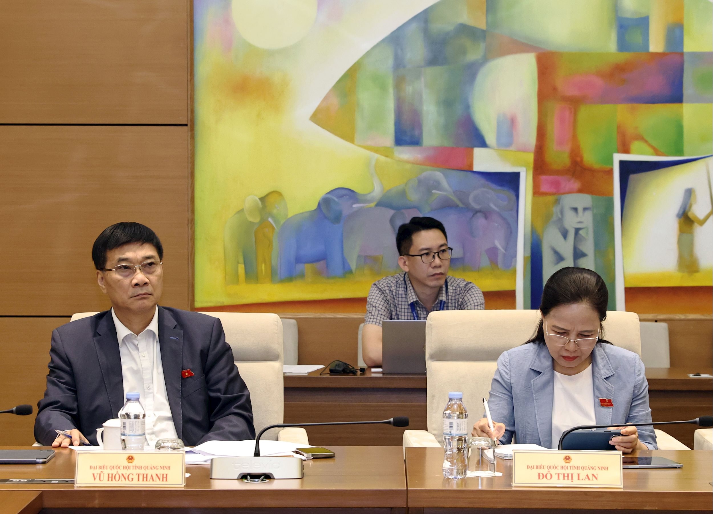 Phó Chủ tịch Quốc hội Vũ Hồng Thanh tham dự họp Tổ 14