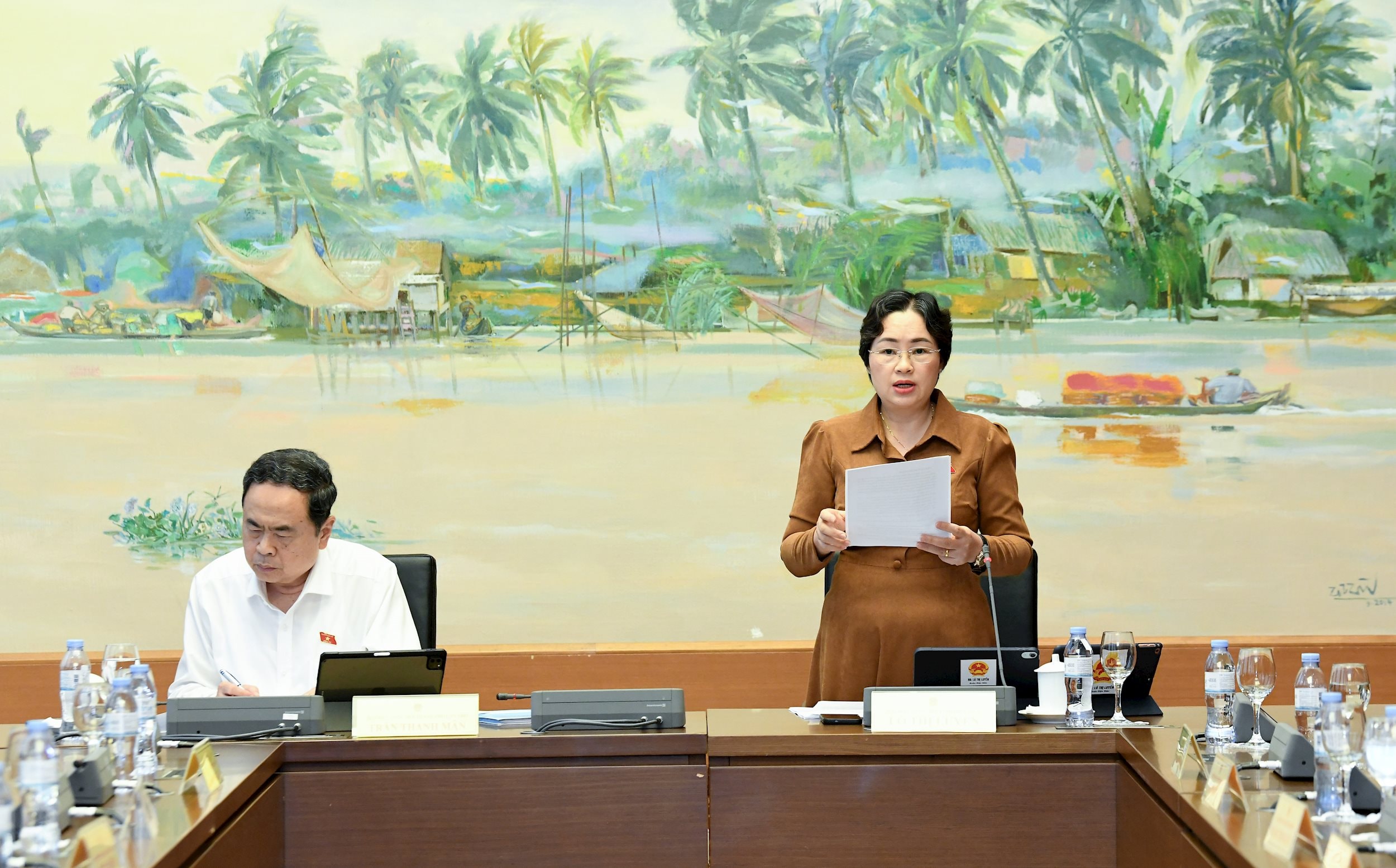 Phó Trưởng Đoàn ĐBQH tỉnh Điện Biên Lò Thị Luyến phát biểu.3