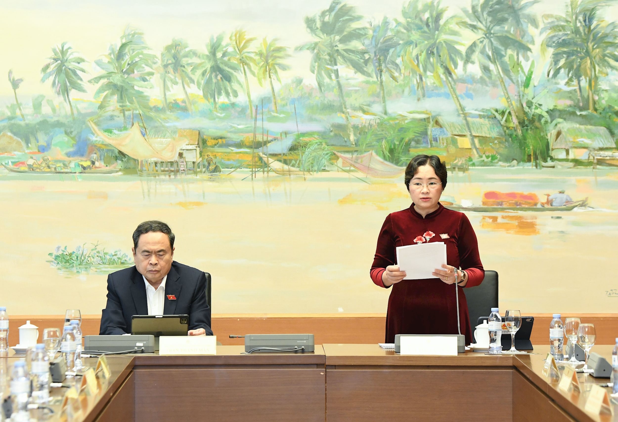 Phó Trưởng Đoàn ĐBQH tỉnh Điện Biên Lò Thị Luyến phát biểu.3