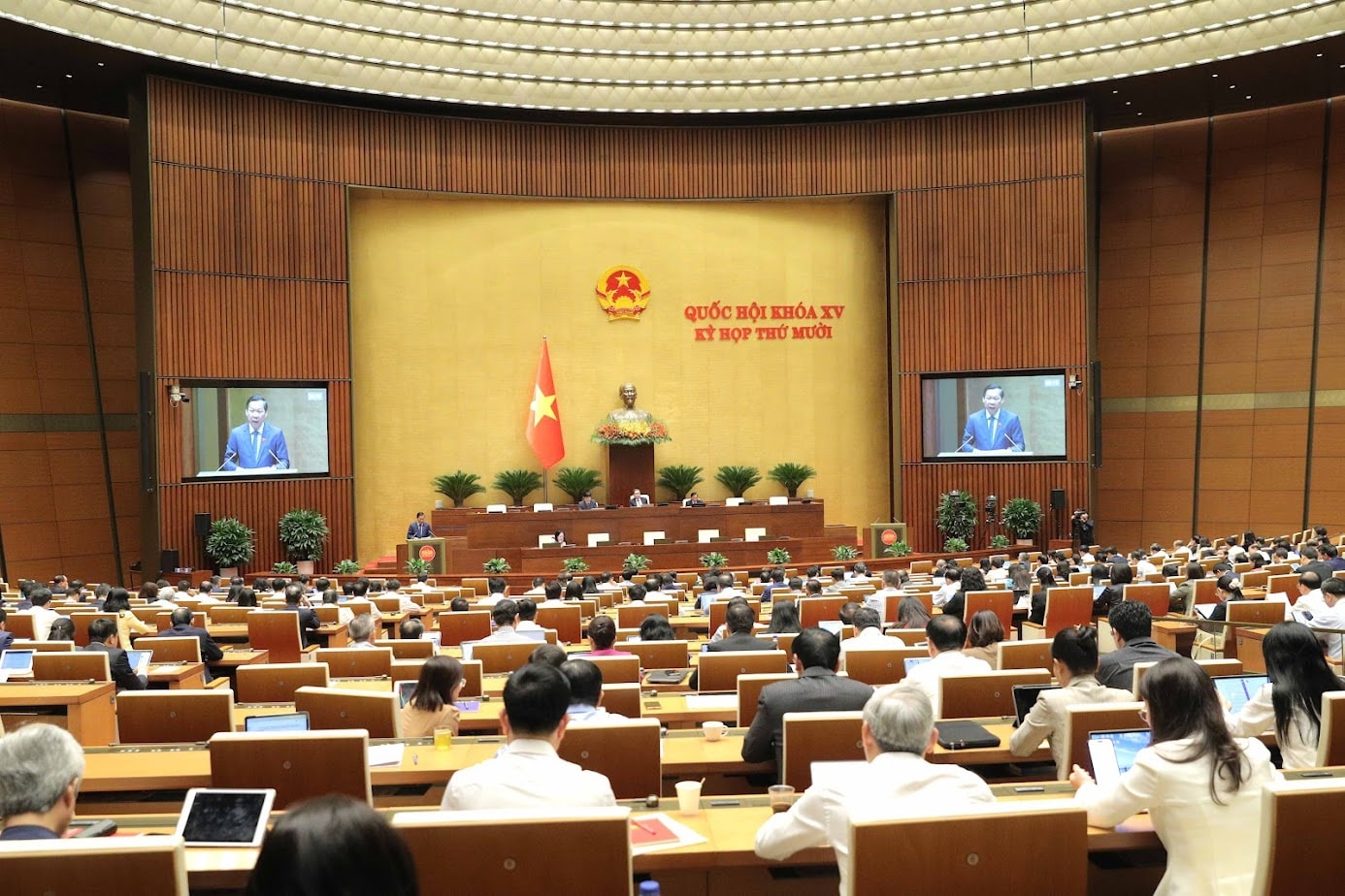 Toàn cảnh (Chủ nhiệm Ủy ban Kinh tế và Tài chính)