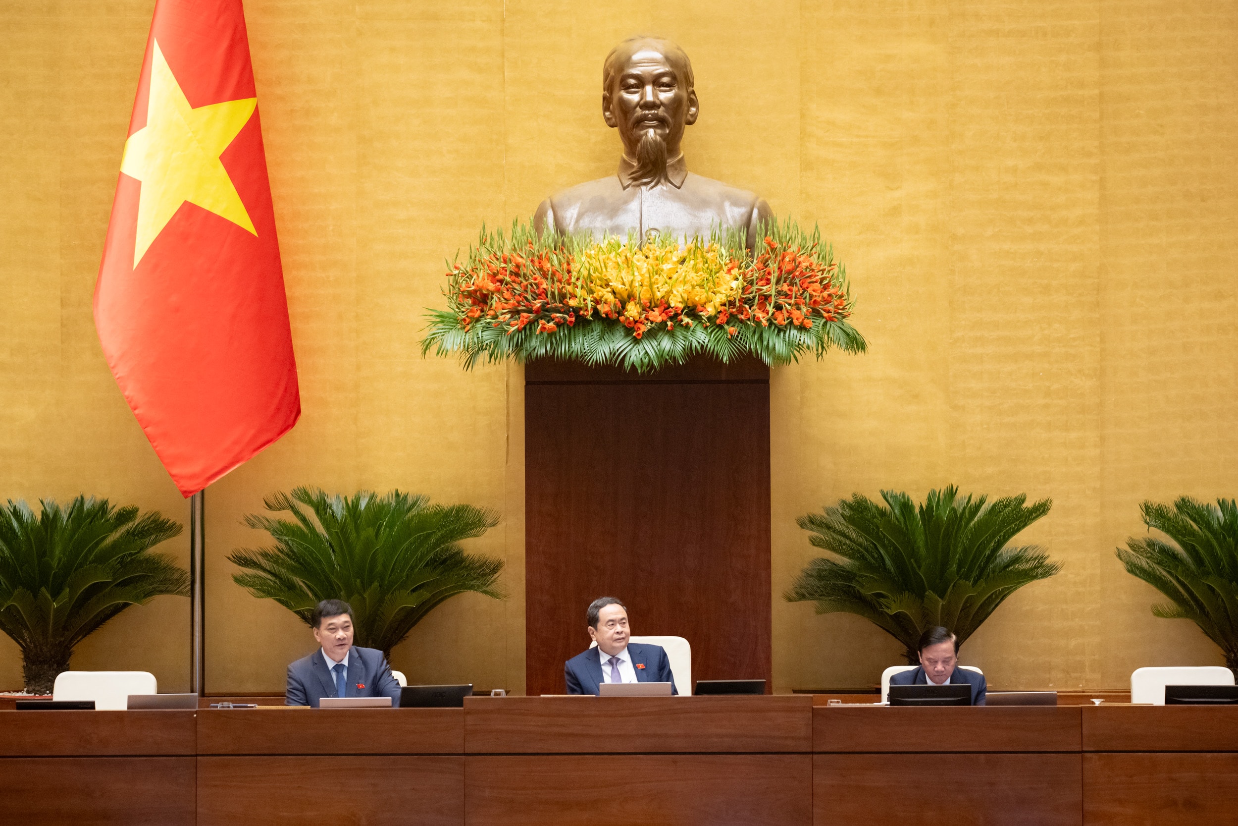 Đoàn chủ toạ điều