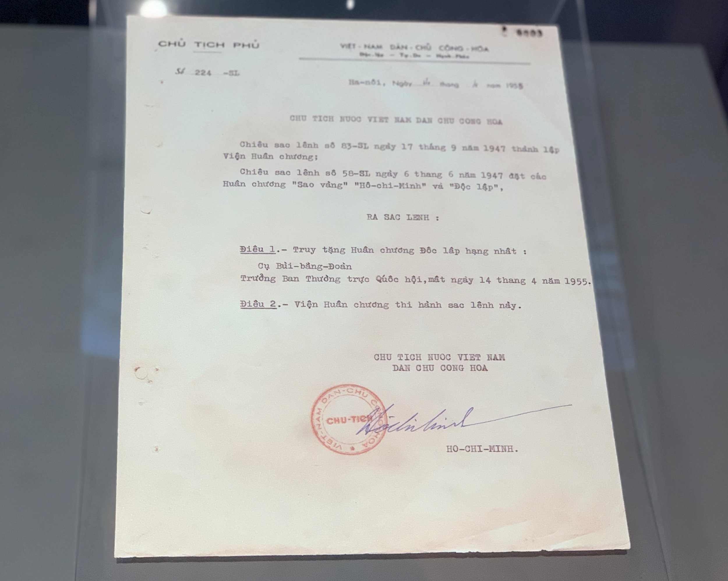 Sắc lênh số 224-SL ngày 14.4.1955 của Chủ tịch Nước Việt Nam Dân chủ Cộng hòa về việc truy tặng Huân chương Độc lập Hạng Nhất cho cụ Bùi Bằng Đoàn, Trưởng Ban Thường trực Quốc hội khóa I nước Việt Nam Dân chủ Cộng hòa