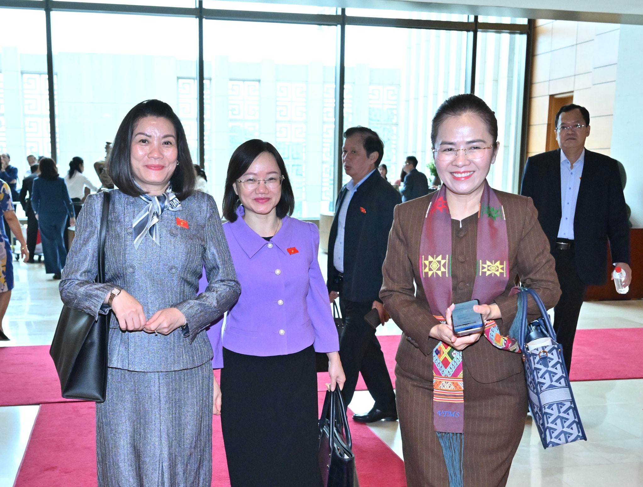 Các đại biểu bên hành lang kỳ họpVQK_2284