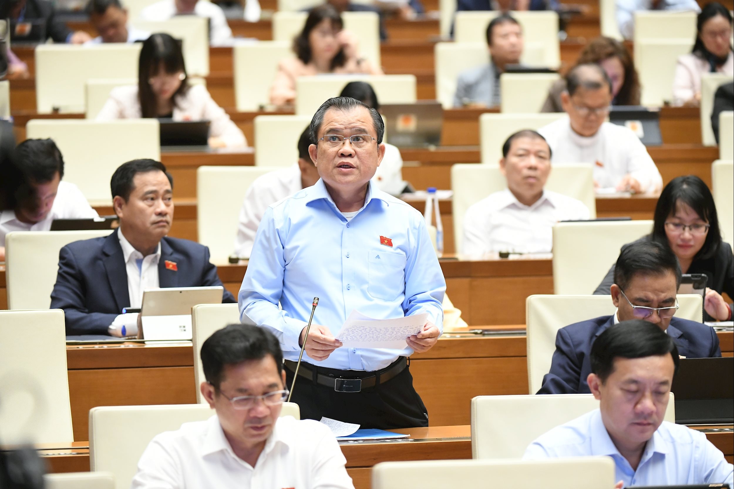 Delegát Nguyen Tam Hung, delegace Ho Či Minova Města.